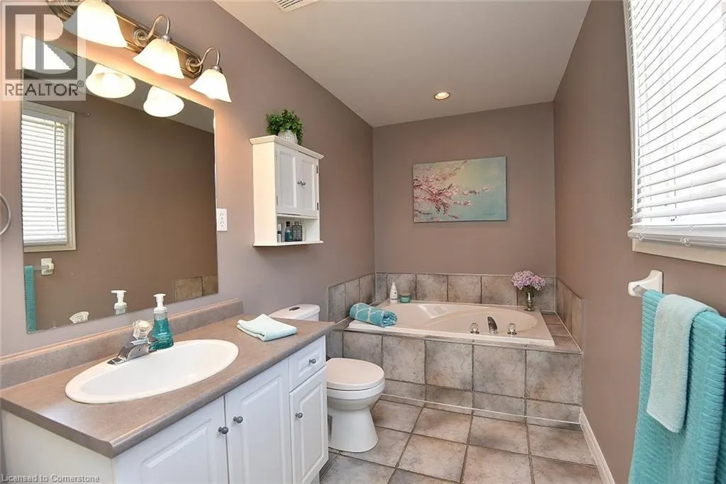 210 CLAUDETTE Gate