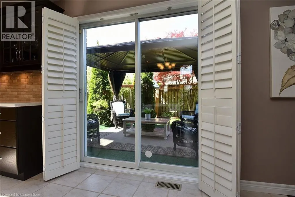 210 CLAUDETTE Gate