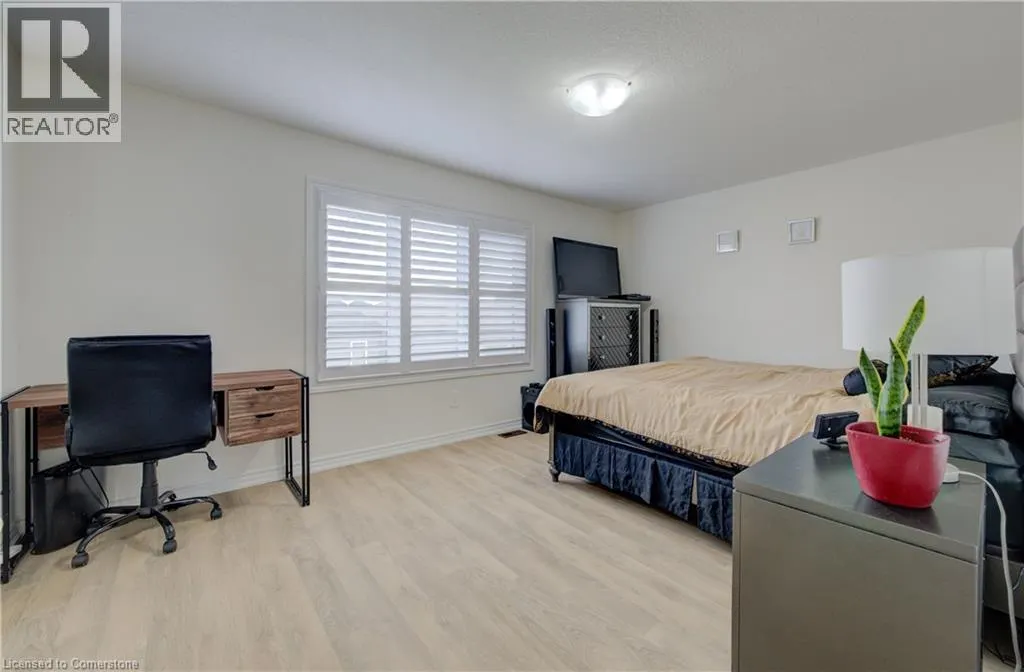 8 WHITTON DRIVE