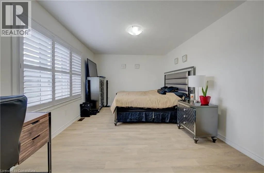 8 WHITTON DRIVE
