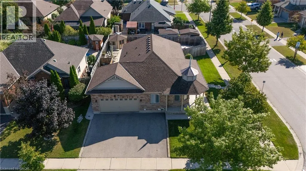 44 IRONGATE Drive