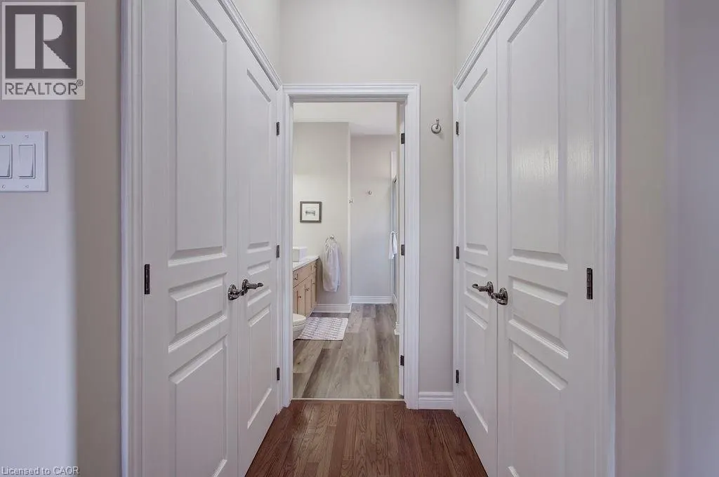 44 IRONGATE Drive