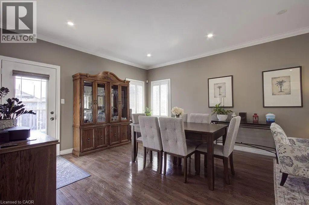 44 IRONGATE Drive