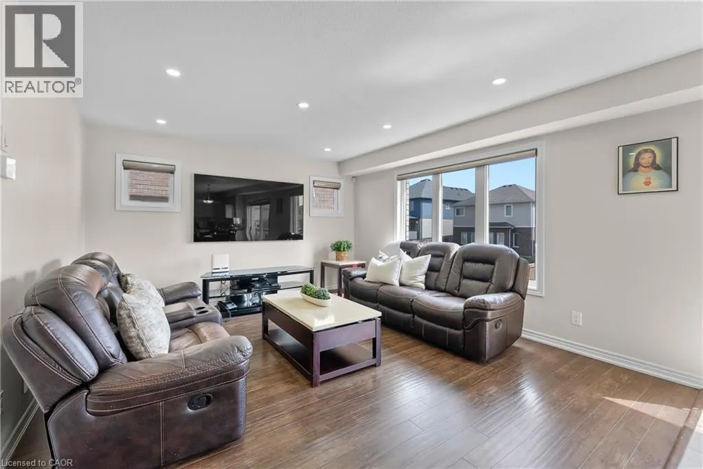 10 RILEY Avenue