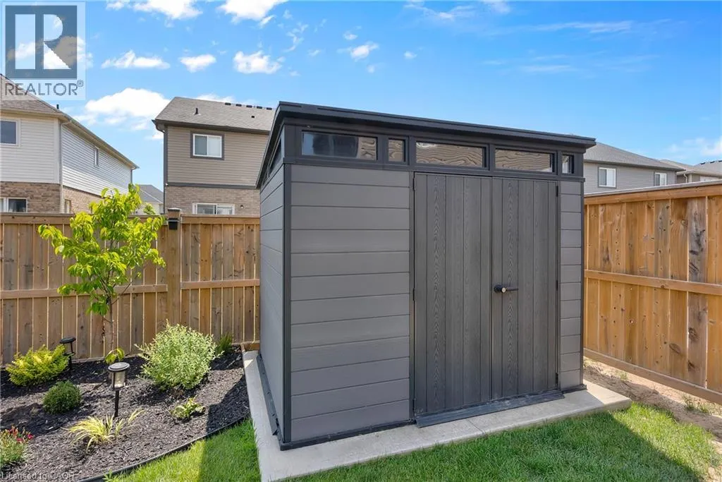 10 RILEY Avenue