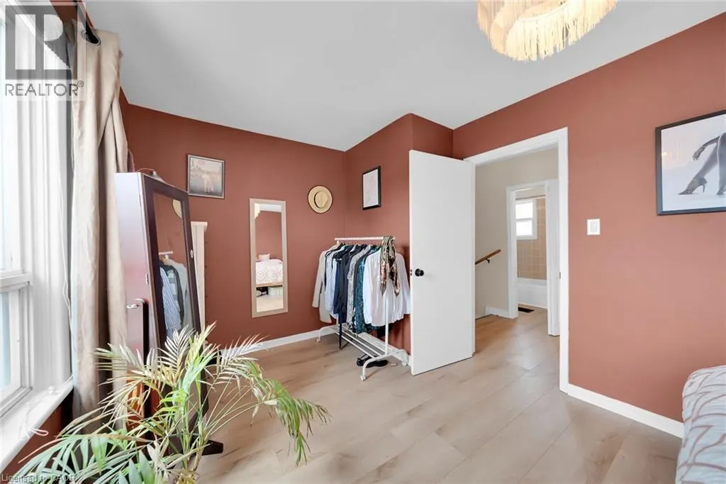 92 GLENDALE Avenue N