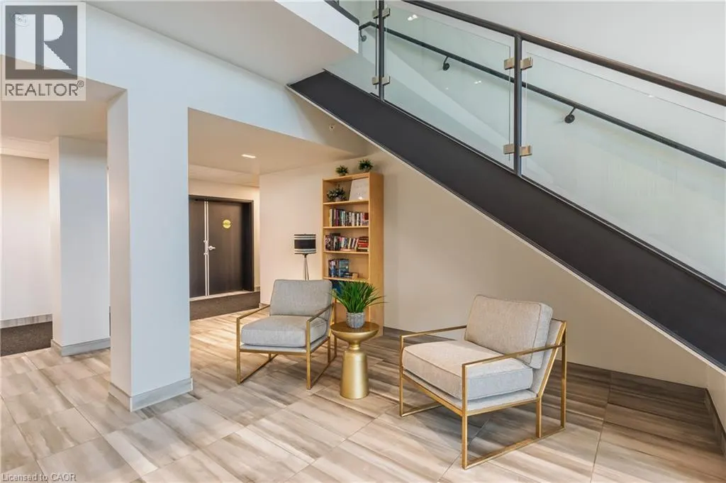 35 KINGSBURY Square Unit# 202, #202