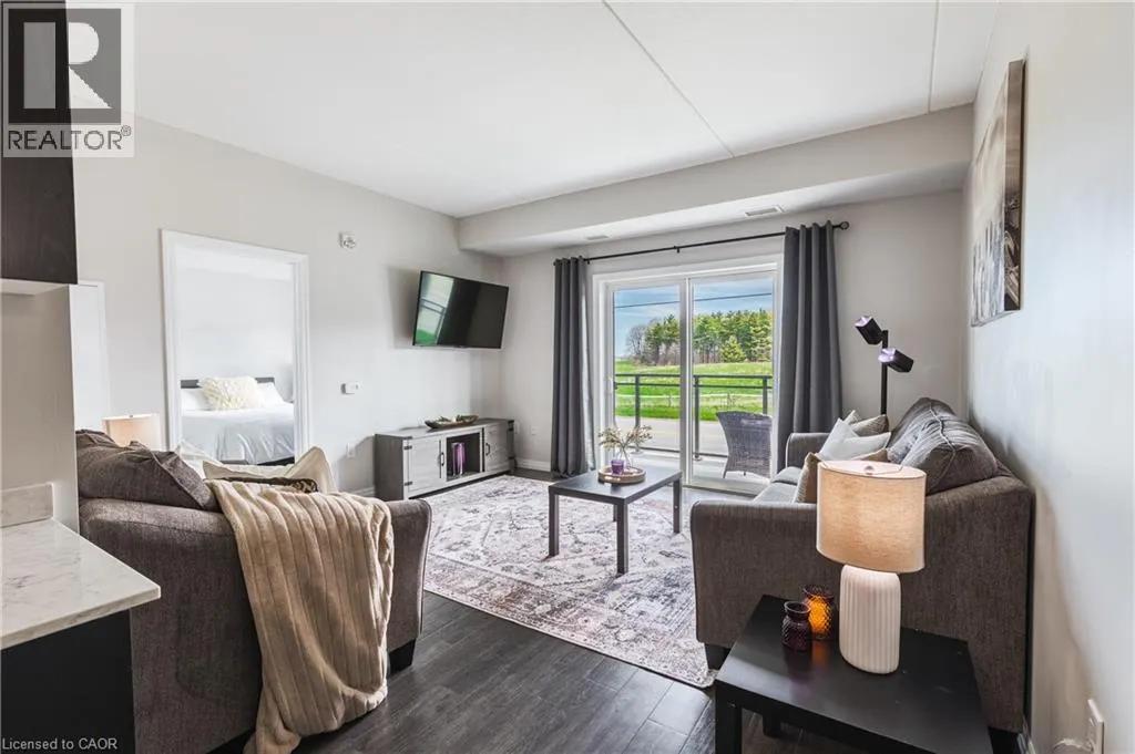 35 KINGSBURY Square Unit# 202, #202