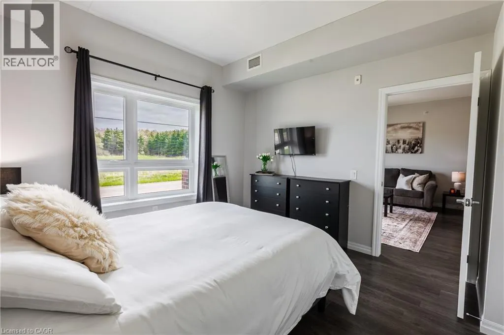35 KINGSBURY Square Unit# 202, #202