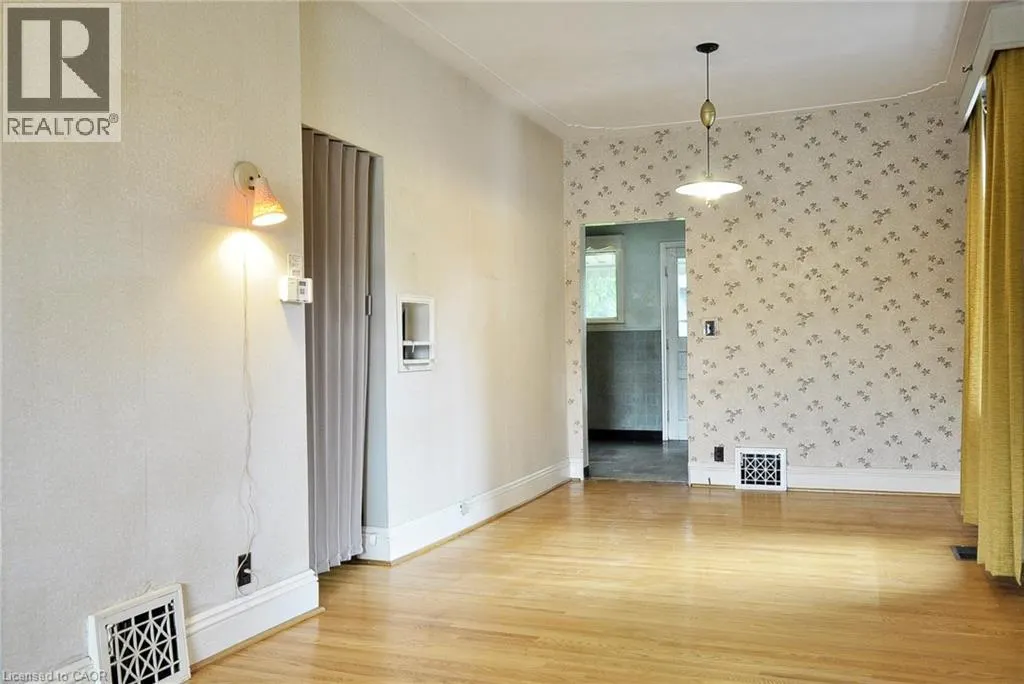 83 SHADE Street