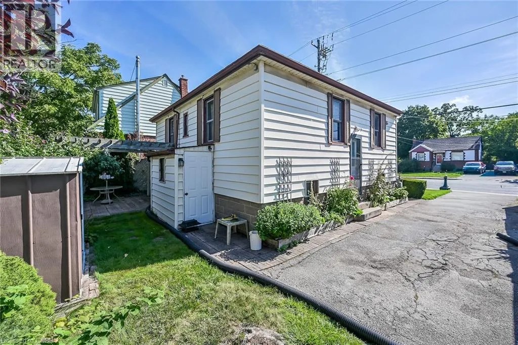 894 GARTH Street