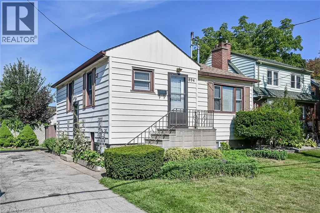 894 GARTH Street