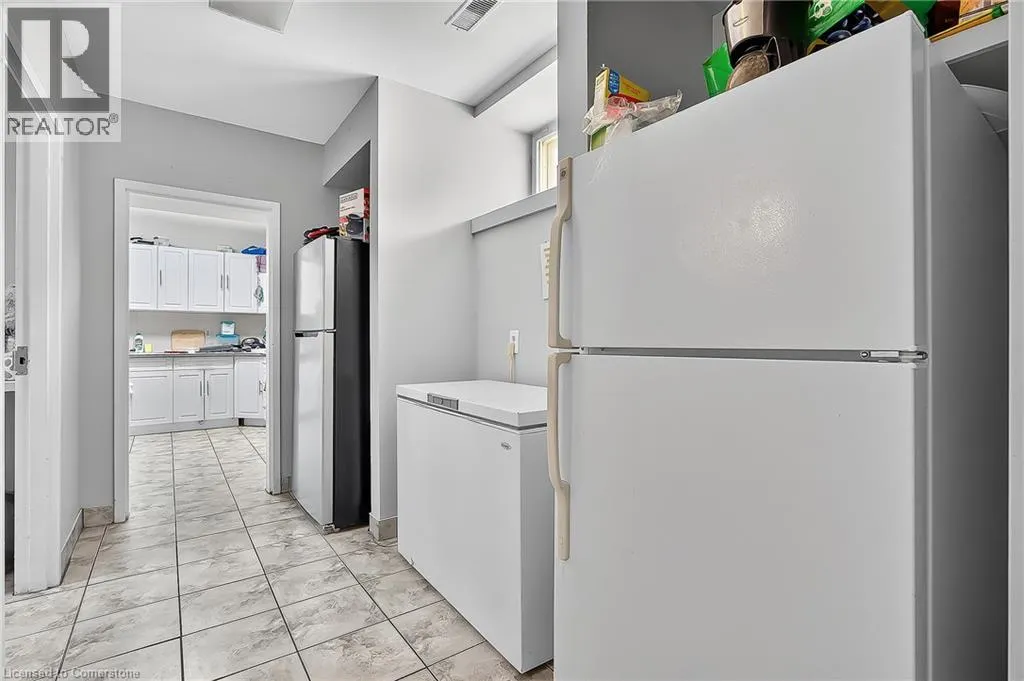 43 DUPONT Street E