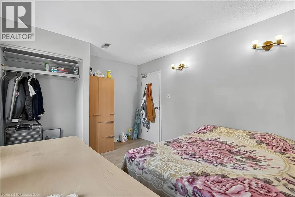 43 DUPONT Street E