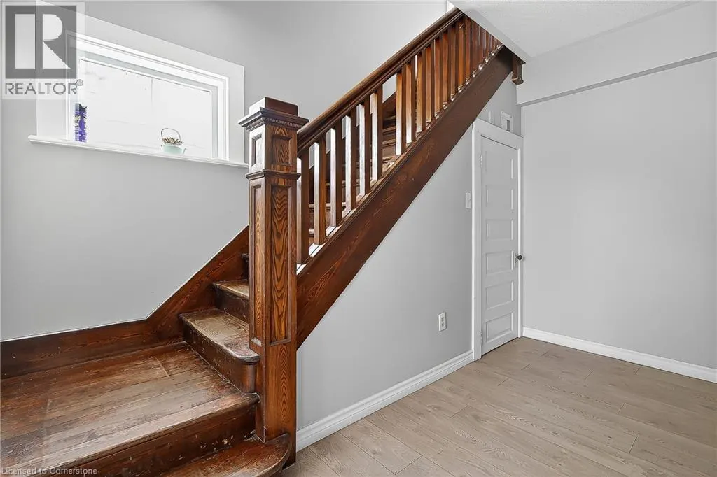 43 DUPONT Street E