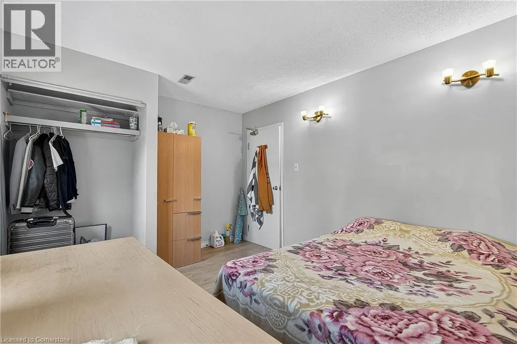 43 DUPONT Street E