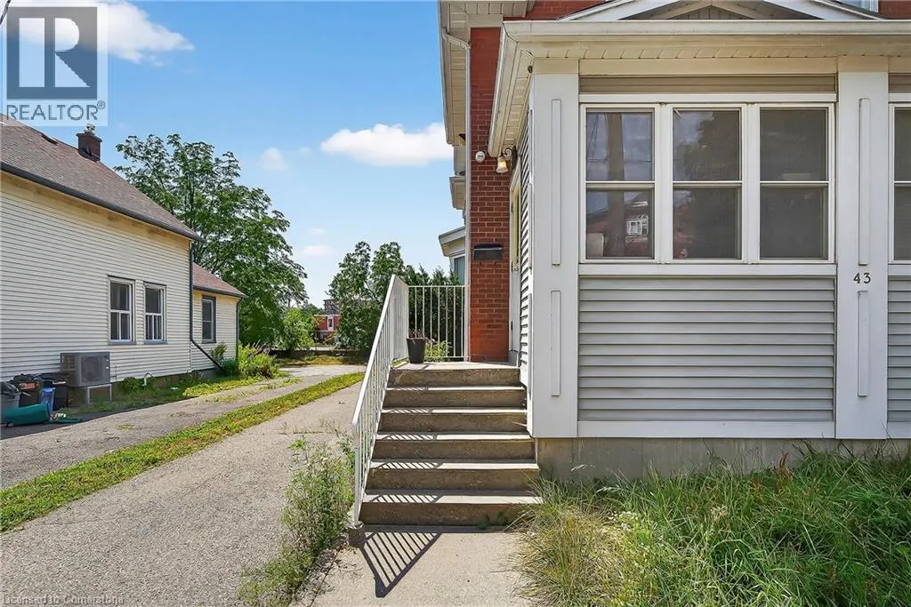 43 DUPONT Street E