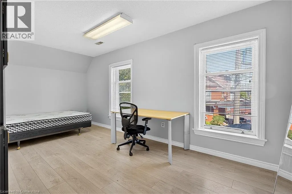 43 DUPONT Street E