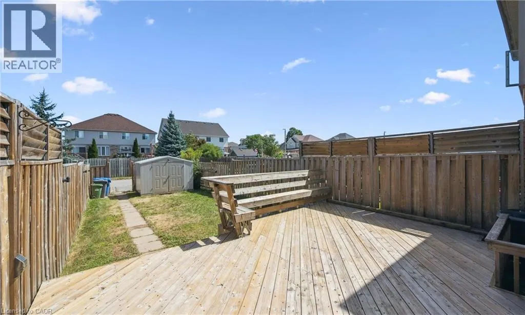 543 VICTORIA Road N