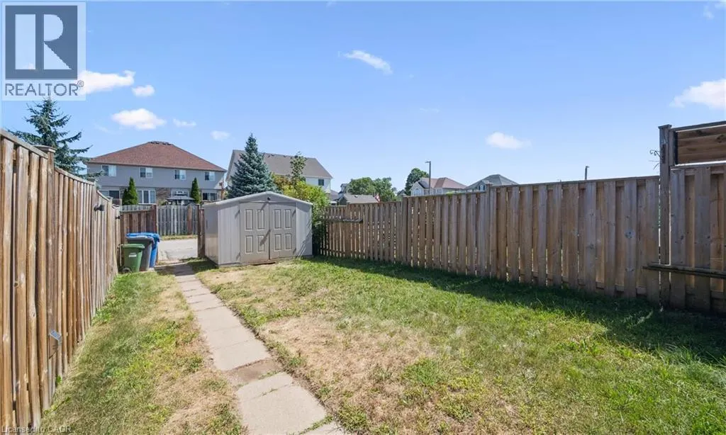 543 VICTORIA Road N