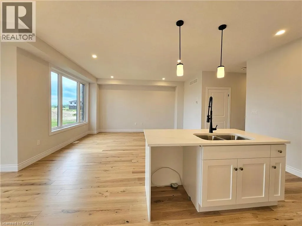 15 ANNE Street W