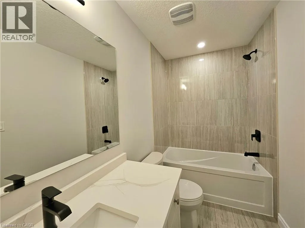 15 ANNE Street W