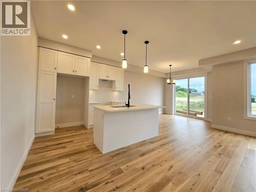 15 ANNE Street W