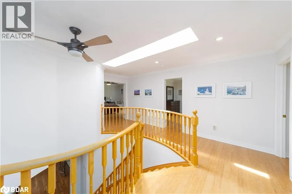 1836 QUANTZ Crescent