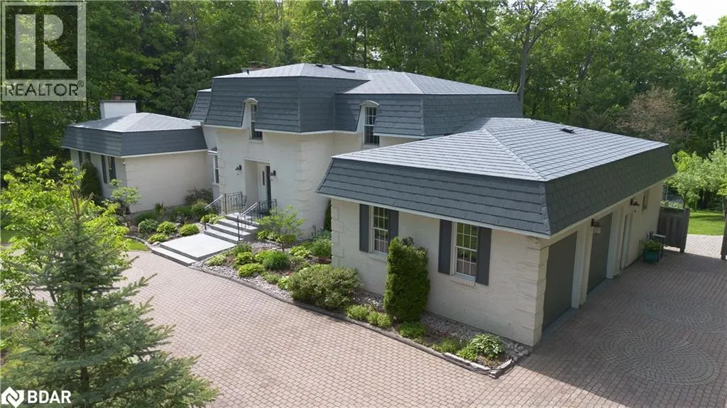 1836 QUANTZ Crescent