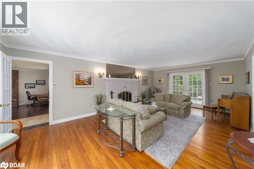 1836 QUANTZ Crescent
