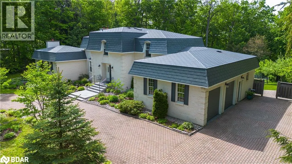 1836 QUANTZ Crescent