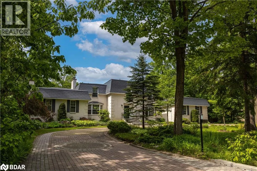 1836 QUANTZ Crescent