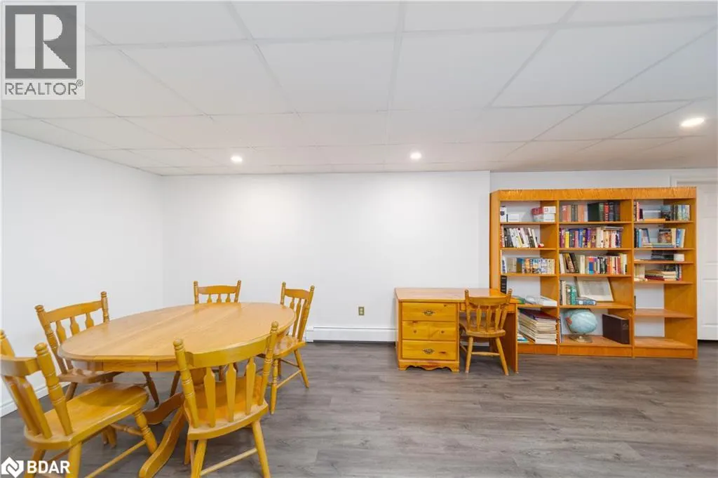 1836 QUANTZ Crescent
