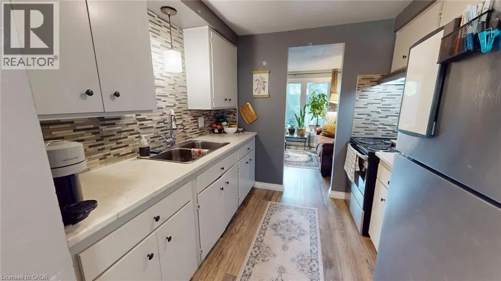 91 AVONWOOD Drive Unit# 17, #17