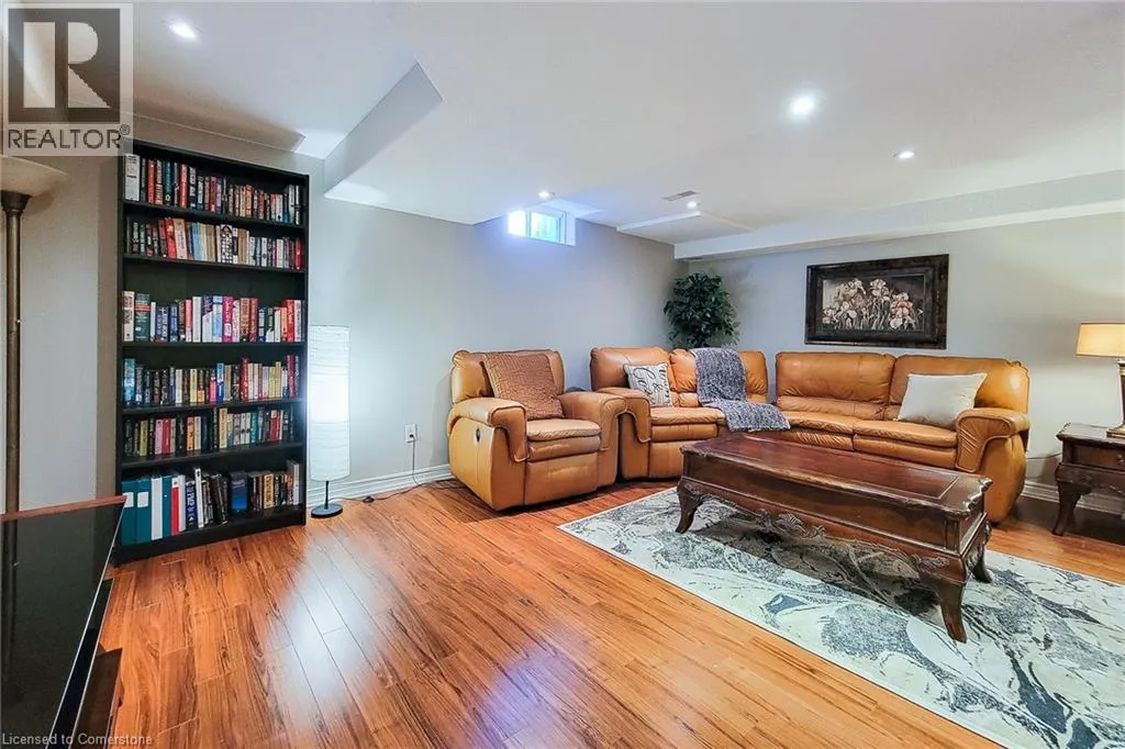 110 MARINA POINT Crescent