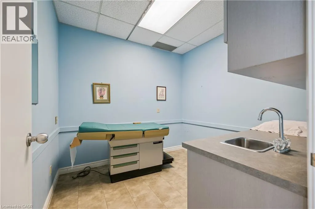 751 VICTORIA Street S Unit# 202, #202