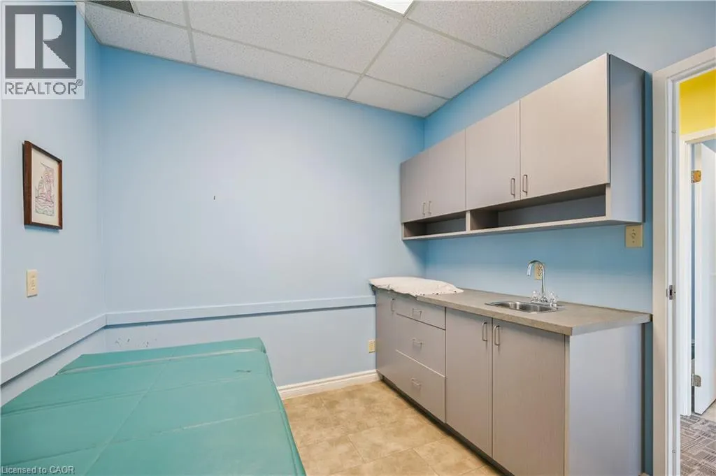 751 VICTORIA Street S Unit# 202, #202