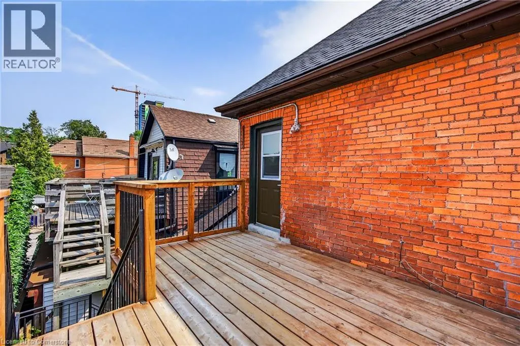 84 RAY Street S