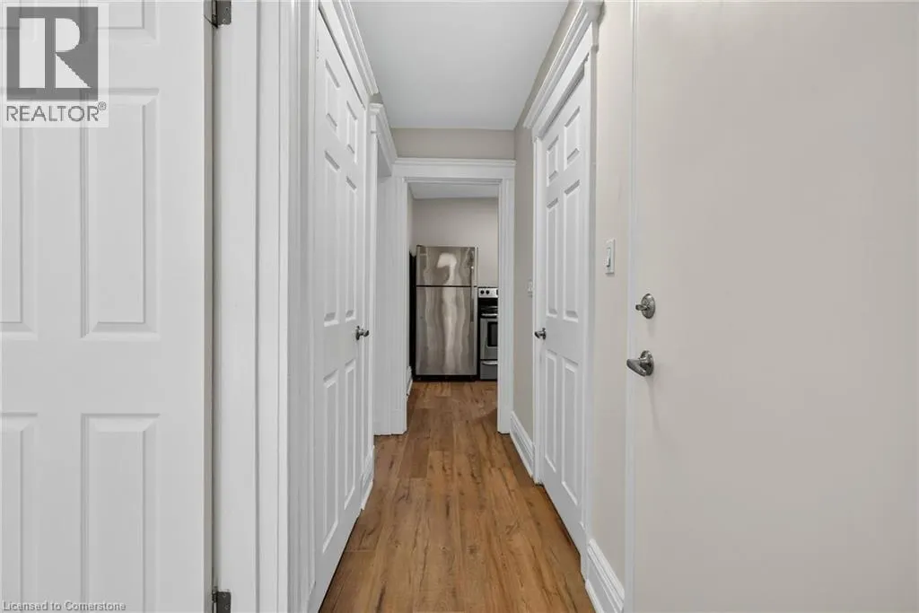 84 RAY Street S