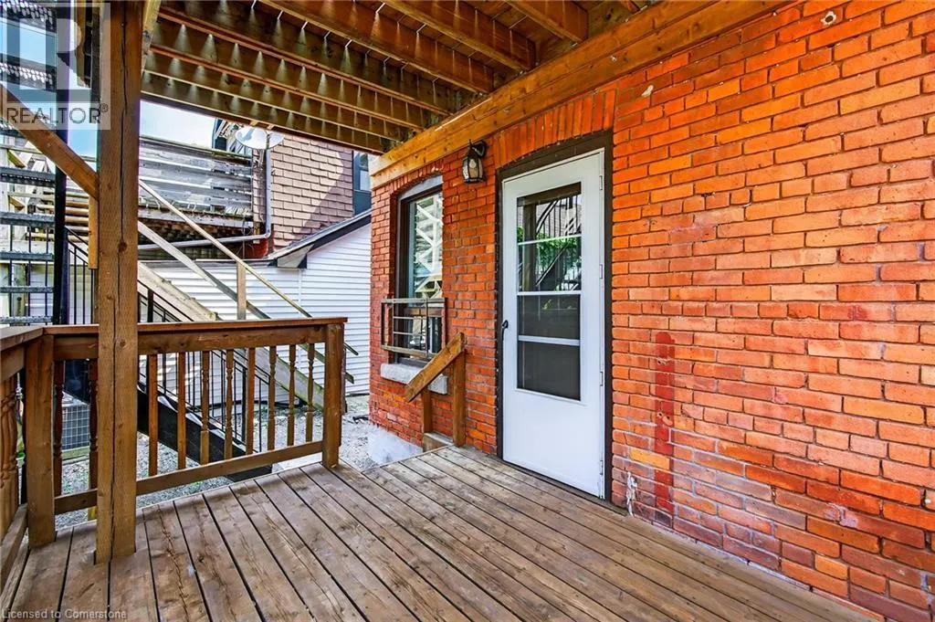 84 RAY Street S