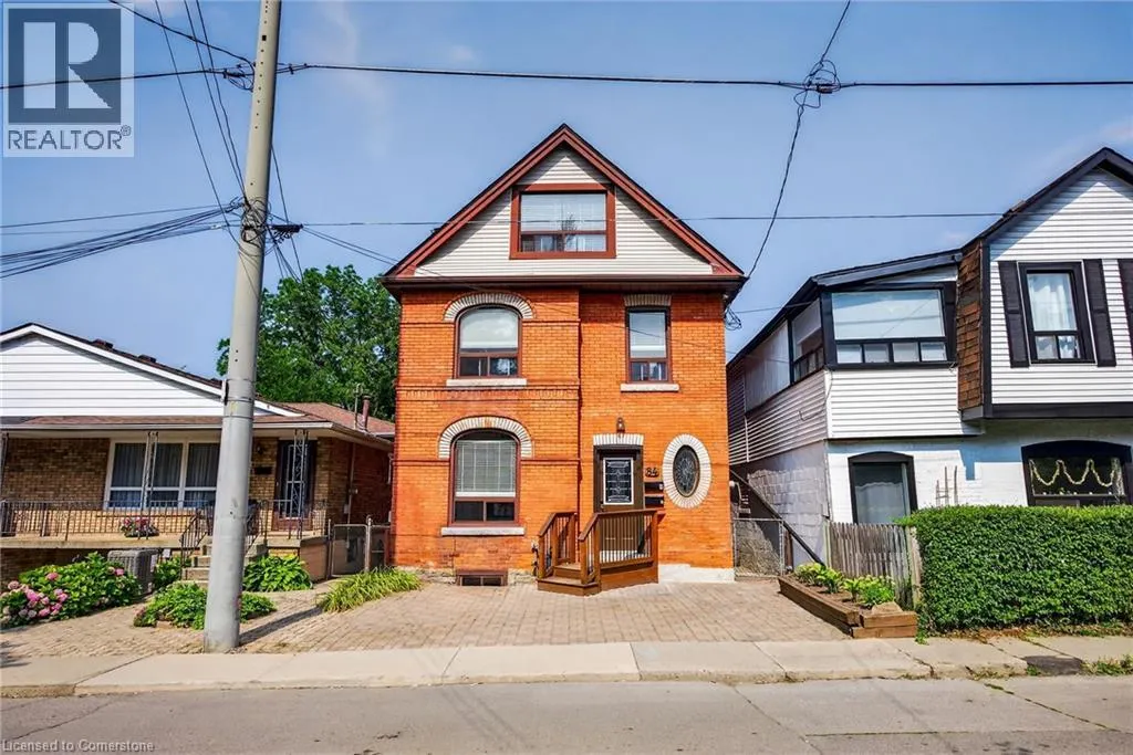 84 RAY Street S