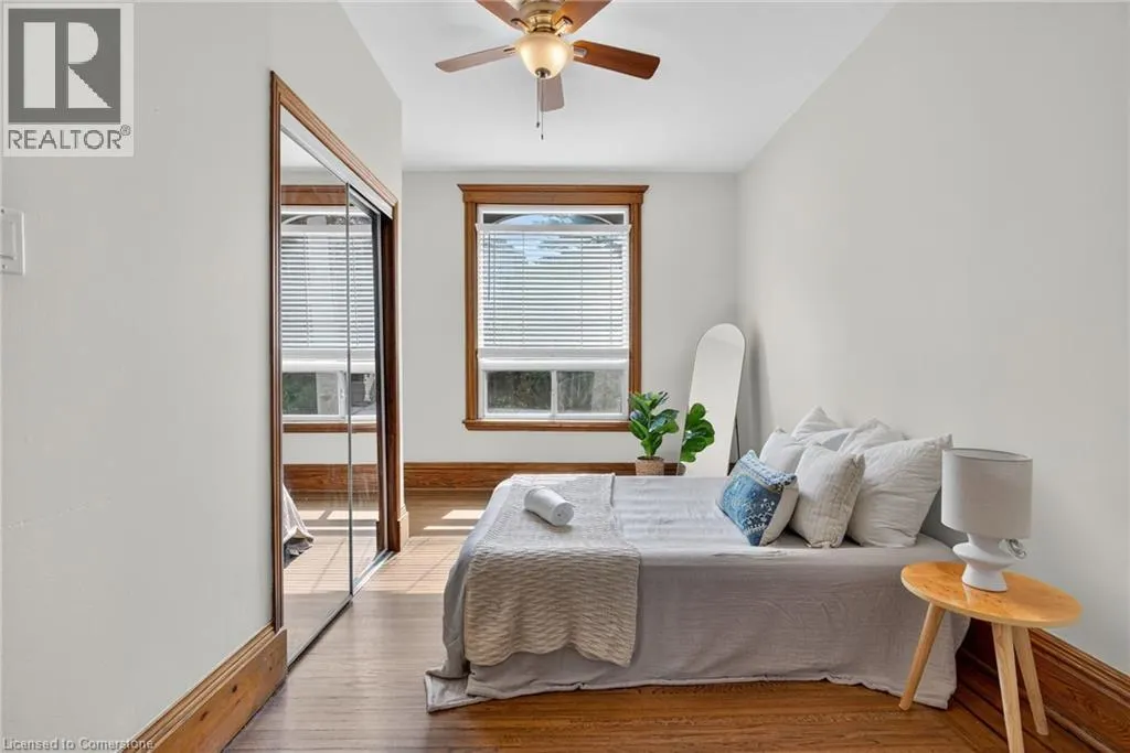 84 RAY Street S