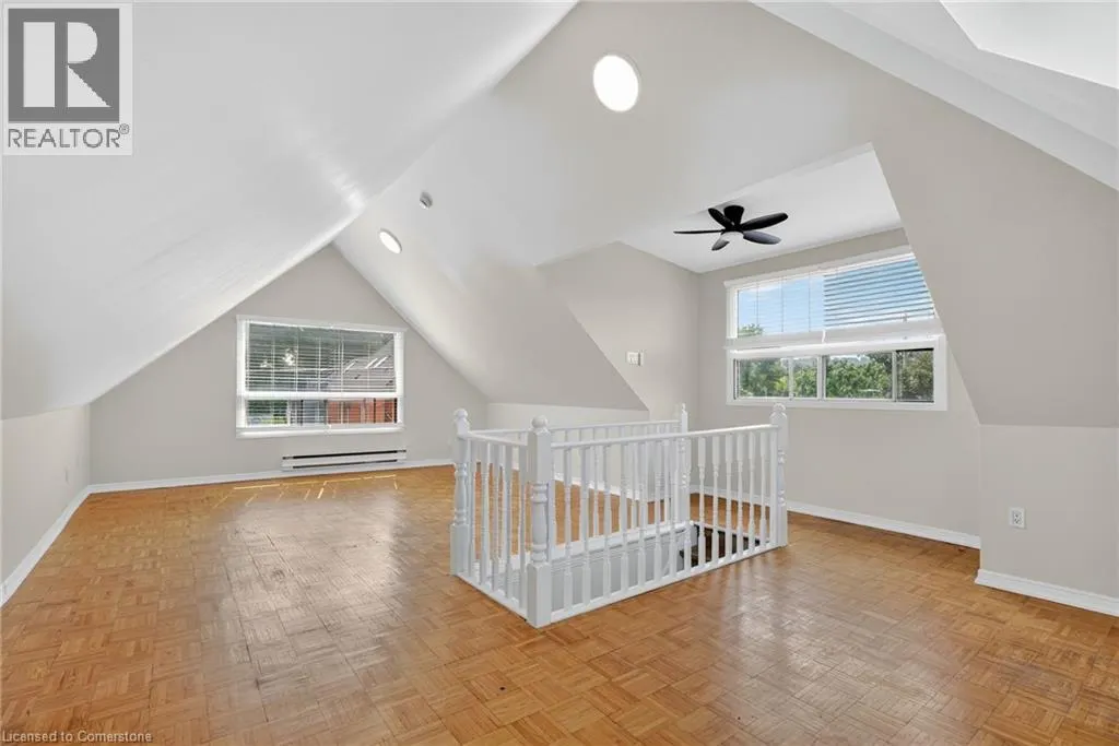 84 RAY Street S