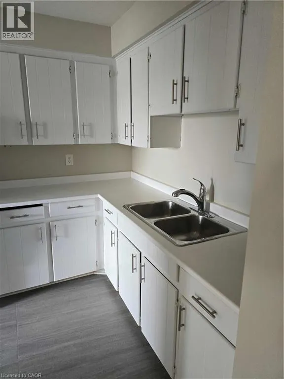 5291 LAKESHORE Road Unit# 101, #101