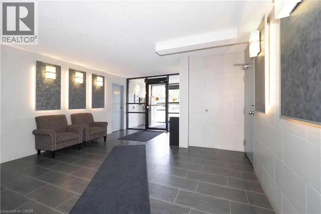 18 HOLBORN Court Unit# 402, #402