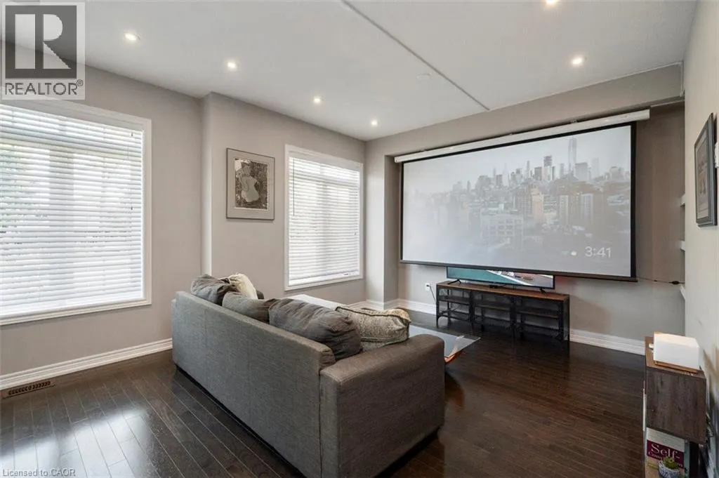 215 DUNDAS Street E Unit# 9, #9