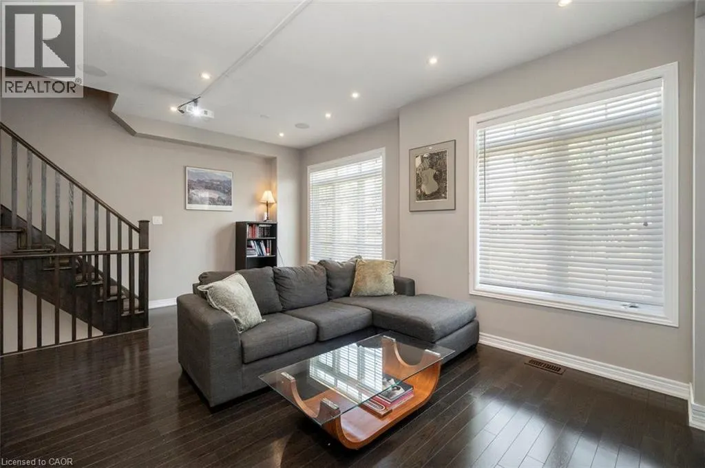 215 DUNDAS Street E Unit# 9, #9