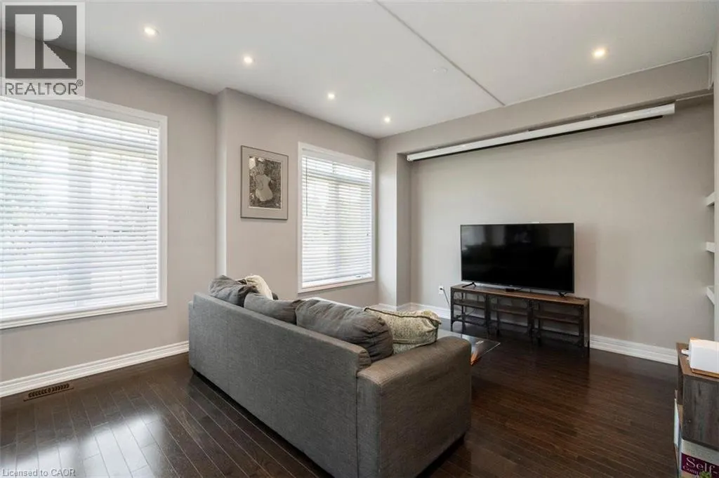 215 DUNDAS Street E Unit# 9, #9