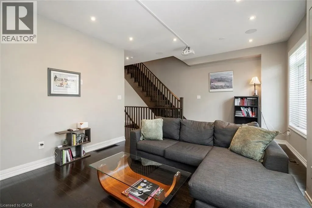 215 DUNDAS Street E Unit# 9, #9