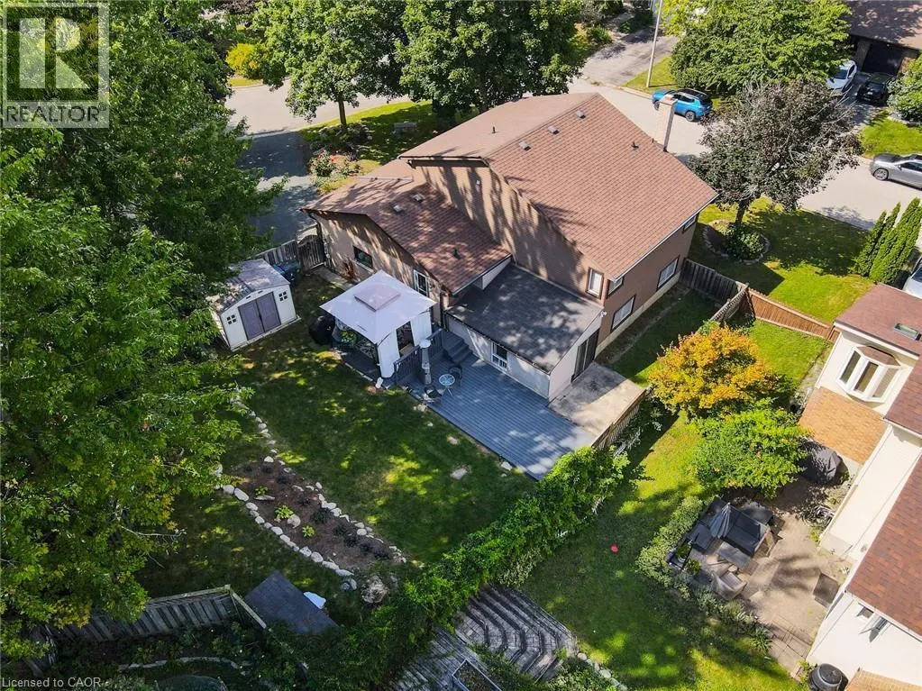 8 PICKWICK Place